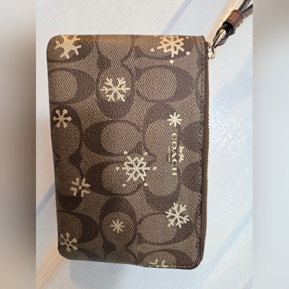 Celebrate the season with this stylish Coach wristlet wallet featuring a winter- - Picture 2 of 3